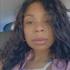 Meet your Posher, Cristina